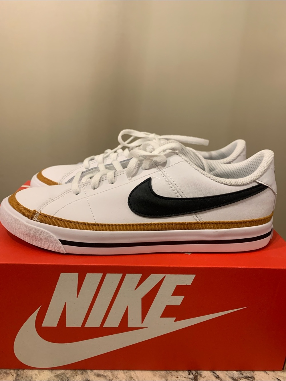 Nike Big Kids Nike Court Legacy 6Y NIB